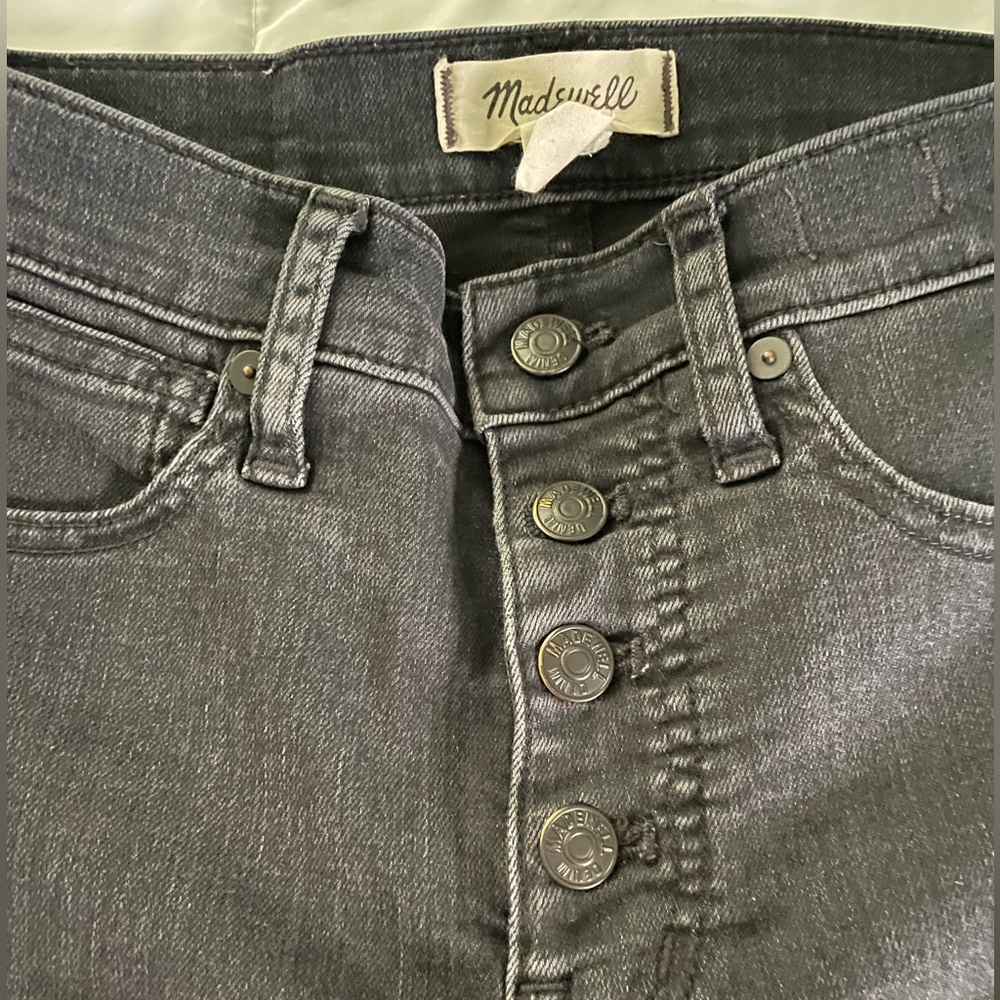 Madewell button fly black denim bootcut jeans. EUC
Size 25